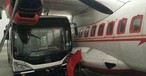Bus gegen ATR: Das Flugzeug nahm starken Schaden.