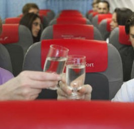 «Prosit Schatzerl»: Silvester kann man im Flug feiern.