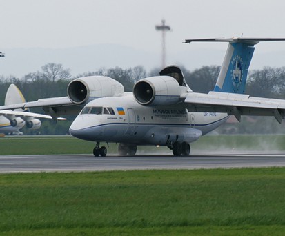 Antonov An-74, eine Variante der An-72:  Das Flugzeug ...