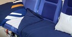 Lufthansas «Sleeper’s Row»: Kissen, Decke und Auflage aus der Business Class.