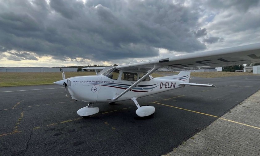 Cessna 172 am Flugplatz Schönhagen: Die Maschine für meinen Rundflug über Berlin.