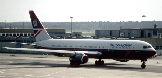 Eine 767 der Briten 1998 in Frankfurt: Die Fluglinie flottete den ersten der Jets 1990 ein.