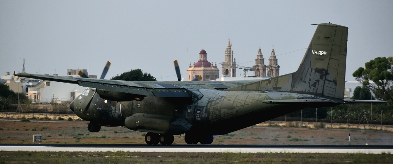 Die Transall C-160, die früher das deutsche militärische Kennzeichen 50+83 trug, in Malta.