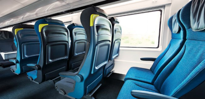 Das ältere Modell e300, sowie der neue e320-Zug sollen innen fast identisch mit dem Design der Firma Siemens ausgestattet werden.