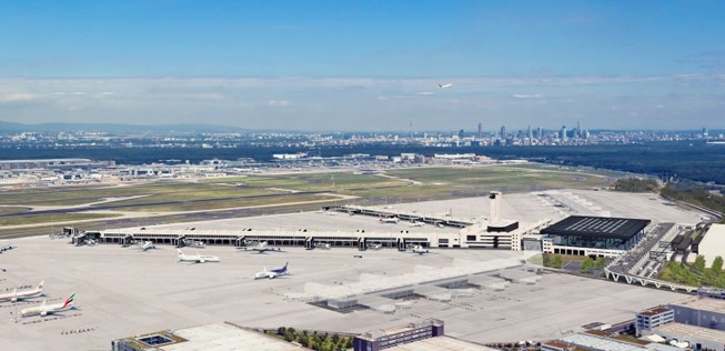 Im Oktober 2015 begann der Flughafen mit dem bau des neuen Terminal 3. <a href="http://www.aerotelegraph.com/frankfurt-am-main-flughafen-bekommt-neues-terminal-3">2022 sollen die ersten Reisenden das neue Terminal benutzen.</a>