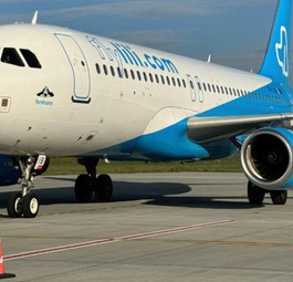 Ein Airbus A320 von Fly Lili: Das Flugzeug mit der Kennung YR-LIB ist in der vergangen Woche ausgefallen.