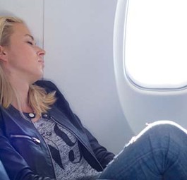 Schlafende Passagierin: British Airways verspricht allen eine angenehme Reise.