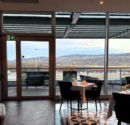 Eine Aussicht wie diese ist in einer Airport-Lounge nicht selbstverständlich. Unter anderem genau deswegen entschied man sich bei Swissport, eine neue Lounge der höchsten Kategorie zu eröffnen.