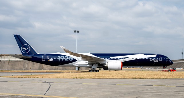 Airbus A350-1000 in Lufthansa-Lackierung: Er wird die Registrierung D-AIFA tragen. 