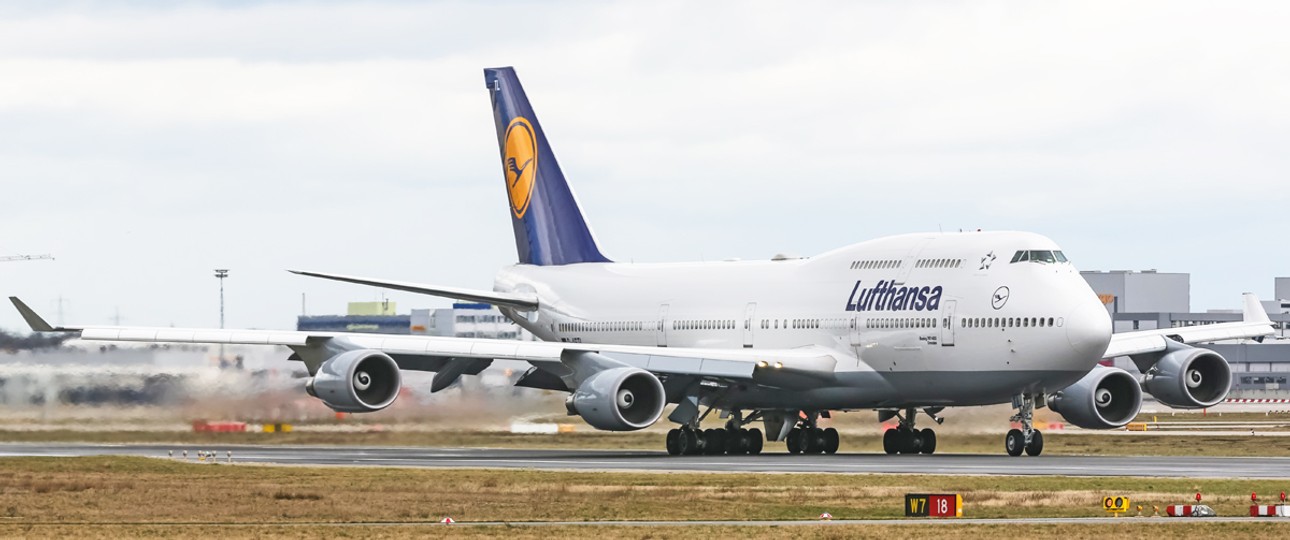 Boeing 747-400.