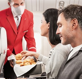 Passagiere von Austrian Airlines: Wer bezahlt, bekomme einen vollwertigen Snack.