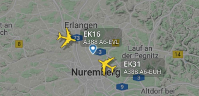 Etwas früher, gegen 16 Uhr befanden zwei der A380 von Emirates noch zur gleichen Zeit über Nürnberg.
