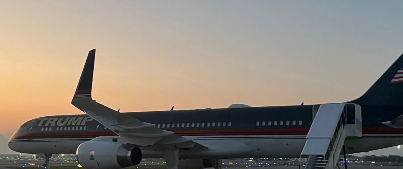 Die Boeing 757-200 von Donald Trump am Airport Palm Beach: Das Flugzeug ...