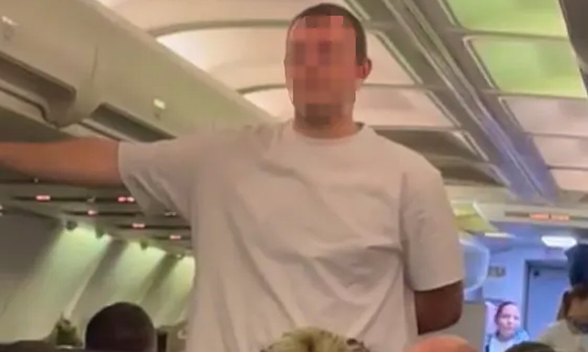Flugbegleiter im T-Shirt: Was war da los?