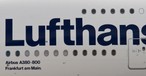 Detail eines Airbus A380 von Lufthansa: Viele Flugbegleiter fliegen derzeit kaum.