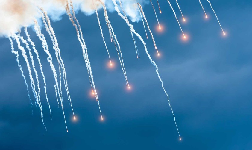 Israels Abwehrschild schoß Raketen ab: Fluglinien sollten den Luftraum nur tagsüber nutzen.