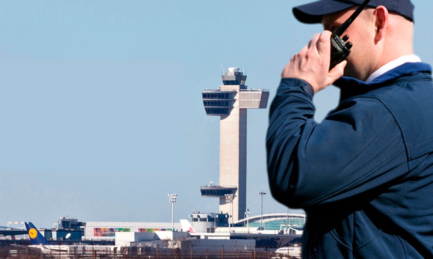 Sicherheitskraft am Flughafen: Gibt es zu wenig Schutz?