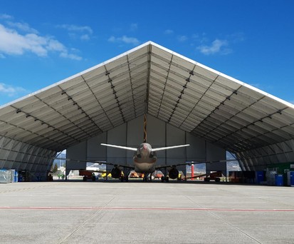 Condors Airbus A320 im mobilen Hangar in Kavala: Kennzeichen D-AICP.