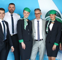 Vorstellung der neuen Germania-Uniformen in Berlin: In der Mitte Germania-Manager Markus Alwast.
