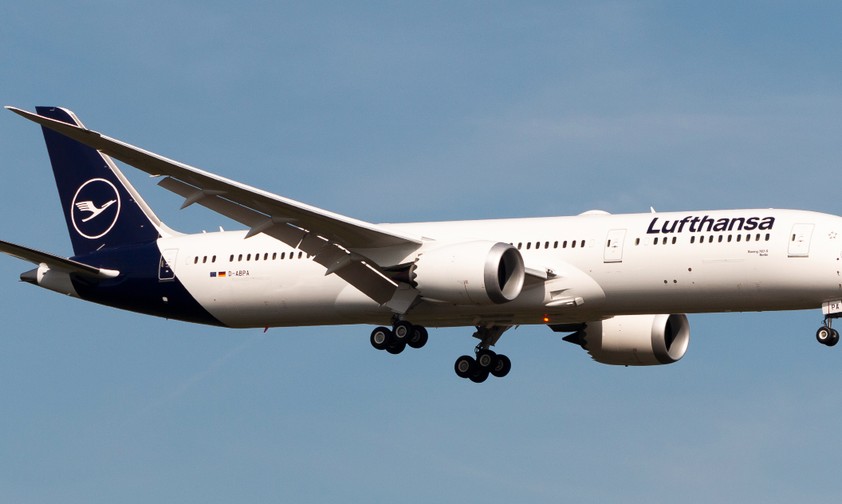 Die D-ABPA im Anflug auf Frankfurt: Die Boeing 787-9 ...