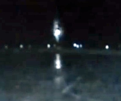 Der Moment vor dem Crash: Offenbar versuchten die Piloten die Maschine mit einem Sturzflug zu beschleunigen.