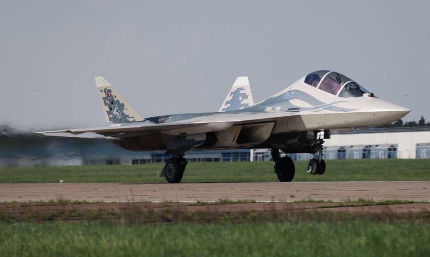 Sukhoi Su-57: Erstflug absolviert.