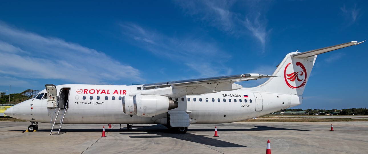 Die ehemalige HB-IXO von Crossair und später Swiss fliegt heute für Royal Air.