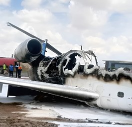 Das Wrack der Embraer ERJ 145: Total ausgebrannt.