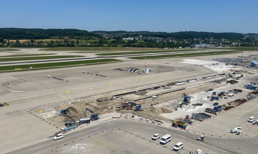 Baustelle am Flughafen Zürich: Bis zur Eröffnung vergeht noch viel Zeit.