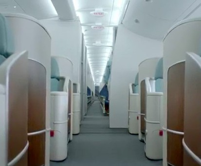 Eine Bar und einen Duty-Free-Shop gibt es an Bord der Korean-Superjumbos, ebenso wie eine Lounge für Premium-Reisende. Allein für den Shop gehen 13 Economy-Sitze verloren.