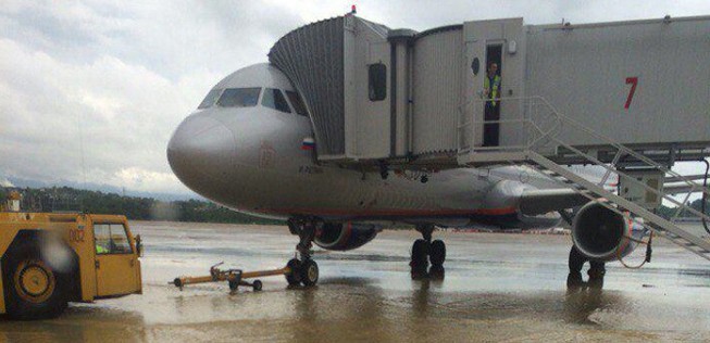 Zeitweise musste der Flughafen den Betrieb ganz einstellen, weil die Pisten zu nass waren.