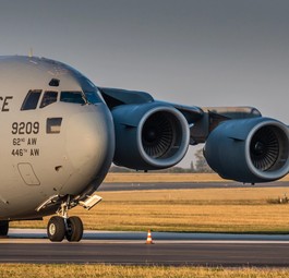 US Air Force C-17 Globmaster: Der Flughafen Ben Gurion in Tel Aviv hat wegen der US Air Force kein Platz mehr.