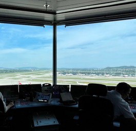 Angestellte von Skyguide im Tower in Zürich: Haben keinen einfach Job.