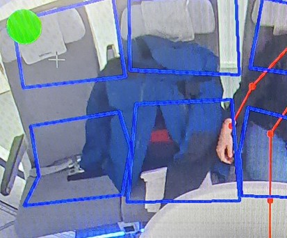 Airbus' Smart Surveillance System: Das System erkennt Kopf- und Körperhaltung des Passagiers ebenso wie den Abstand zum Vordersitz.