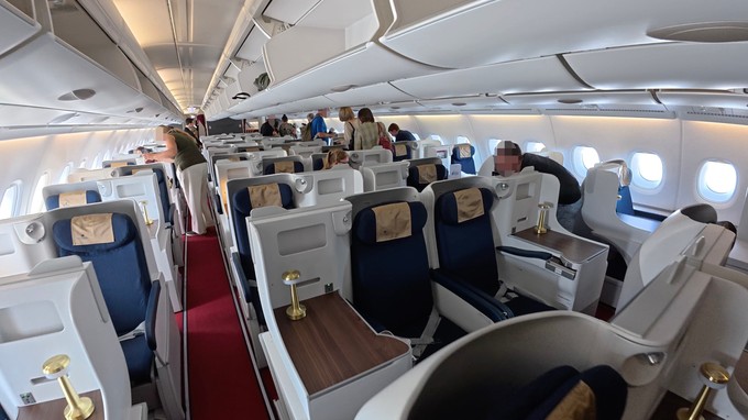 Die Business-Class-Kabine des Airbus A380 von Global Airlines.