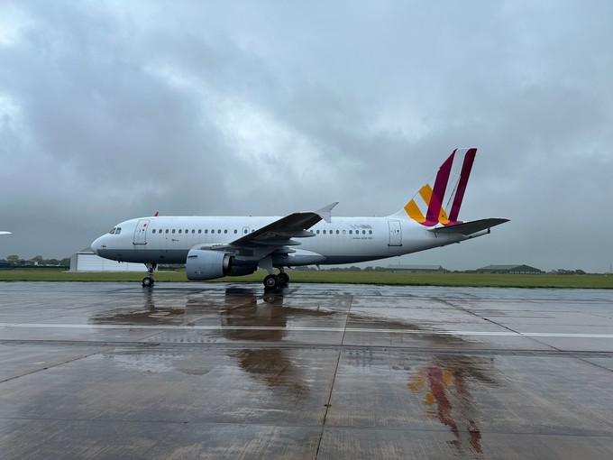 Auch sieben Airbus A319, die einst für Germanwings flogen, warten im Werk in St Athan auf ihre Zerlegung.