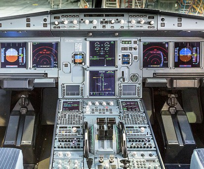 Cockpit eines Airbus A320 Neo: Was man hier tut, spürt man nicht direkt vom Flugzeug.