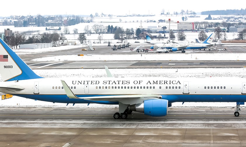 Boeing 757 der US Air Force: Reist Der Noch-Präsident damit nach Schottland?