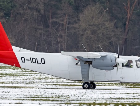 Flugplatz Uetersen/Heist: Die Britten-Norman BN-2 Islander mit dem Kennzeichen D-IOLO ...