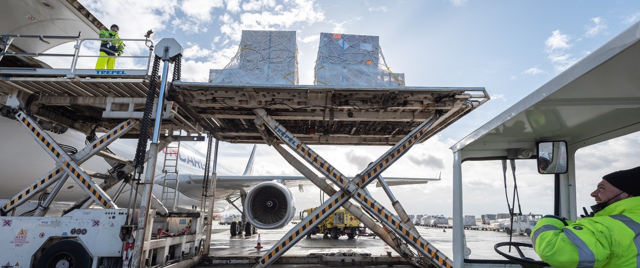 Frachtverladung am Flughafen Lüttich: Umlandgemeinden klagen gegen die neue Betriebsgenehmigung.