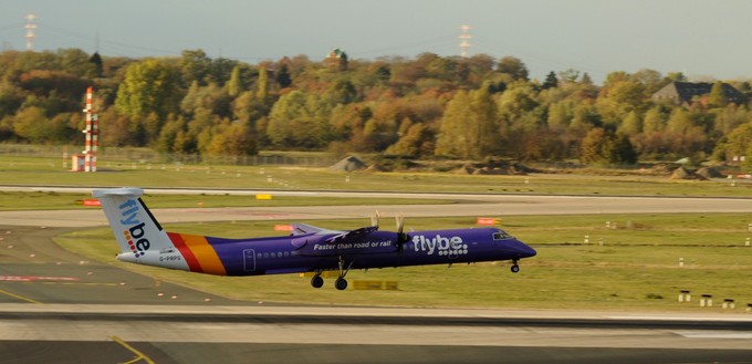 ... zuerst elf ehemalige Flybe-Flieger und dann ...