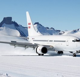 Boeing 737 von Privatair in der Antarktis (Archiv): Die Fluglinie hatte schon bessere Zeiten.