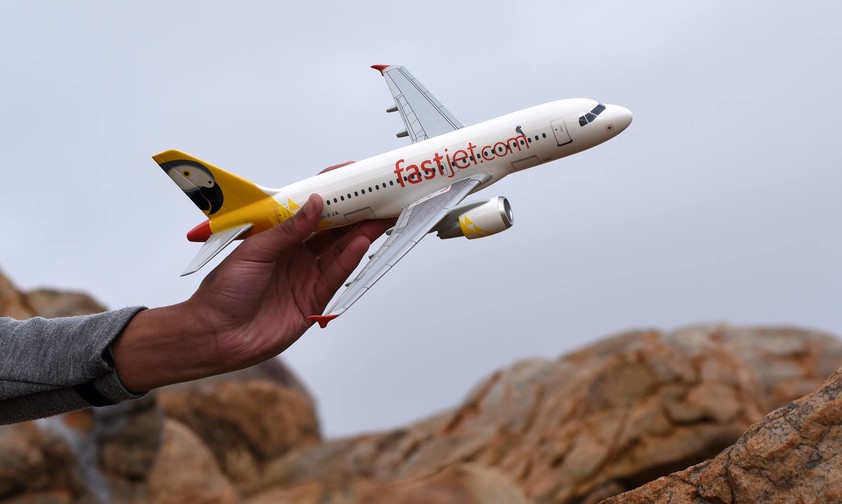 Flugzeugmodell von Fastjet: Inzwischen setzt die Airline auf Embraer.
