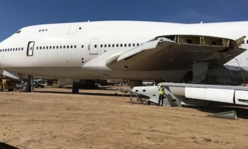 Die Boeing 747 mit der Seriennummer 23394 in der kalifornischen Wüste.