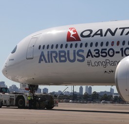 A350-1000: Diesem verpasste Airbus für eine Demotour 2022 zeitweise eine Qantas-Beklebung.