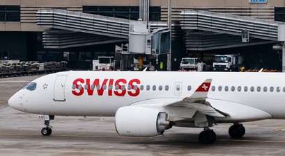 HB-JCS: Der Airbus A220 hatte in Ostende ein technisches Problem.