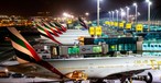 Emirates-Flugzeuge am Dubai International Airport: Der Flughafen wird für Milliarden ertüchtigt.