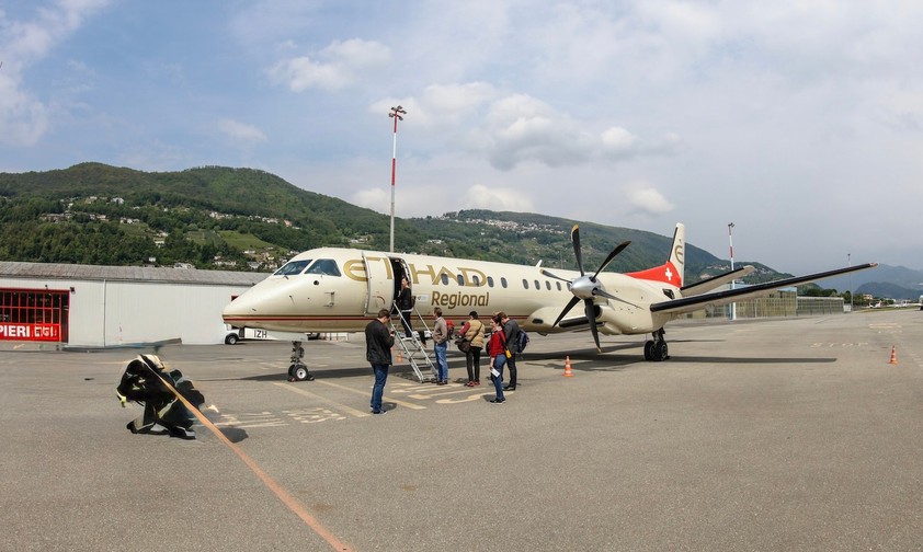 Saab 2000 der ehemaligen Etihad Regional in Lugano. Die Politik wünscht sich wieder Linienflüge.