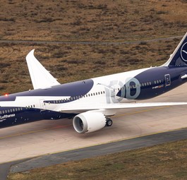 Boeing 787 von Lufthansa im Jubiläumsdesign: Bald sind fast alle Sitze buchbar.