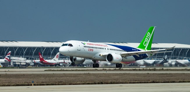 Der Jungfernflug am 5. Mai 2017 fand am Flughafen Shanghai Pudong statt.